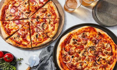 رسپی و آموزش طرز تهیه پیتزا مخصوص رستورانی در منزل