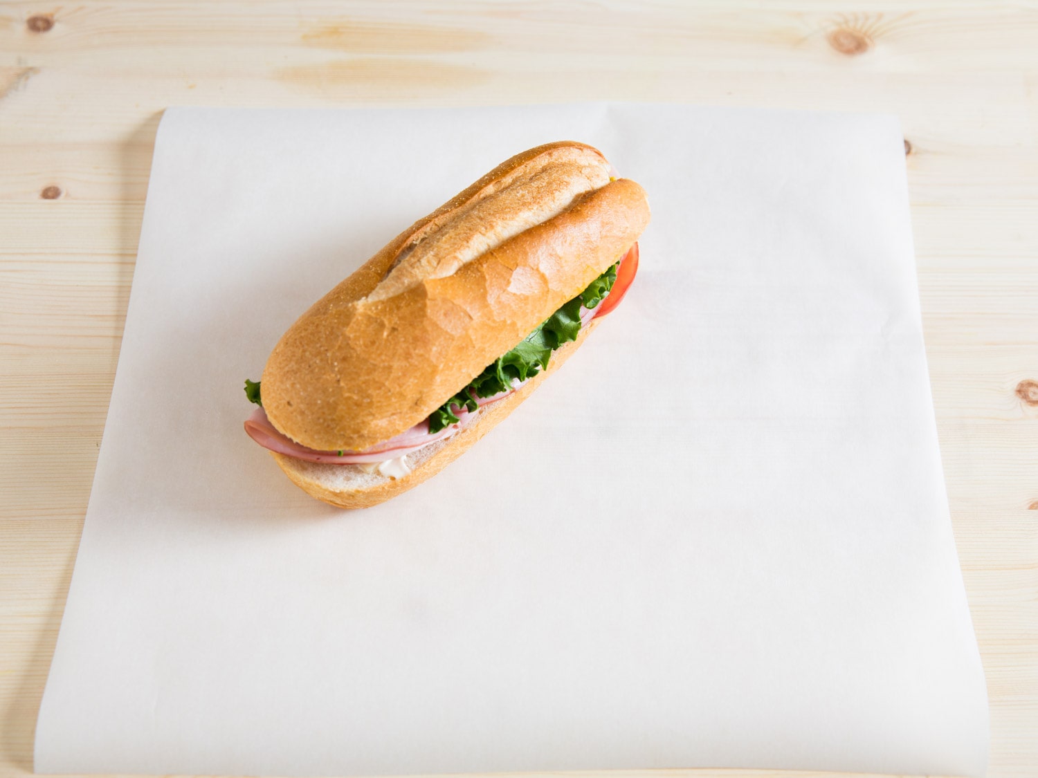 طرز پیچیدن ساندویچ با کاغذ مومی